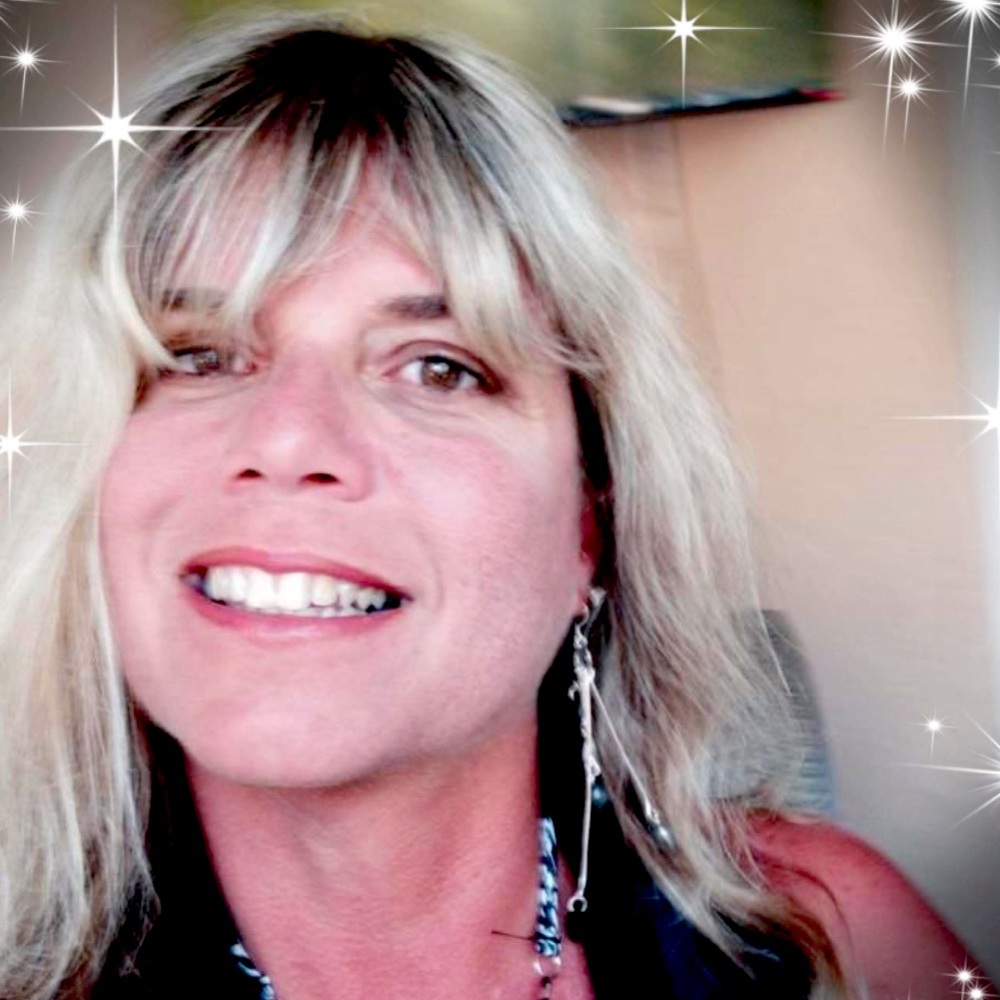 Meet your Posher, Lorie